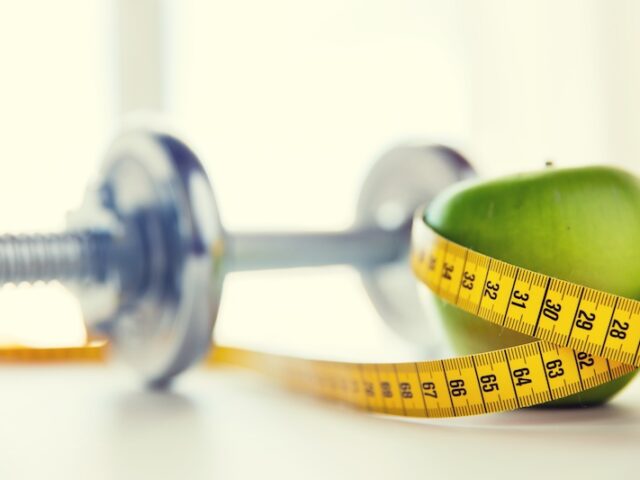 Hantlar, äpple och måttband